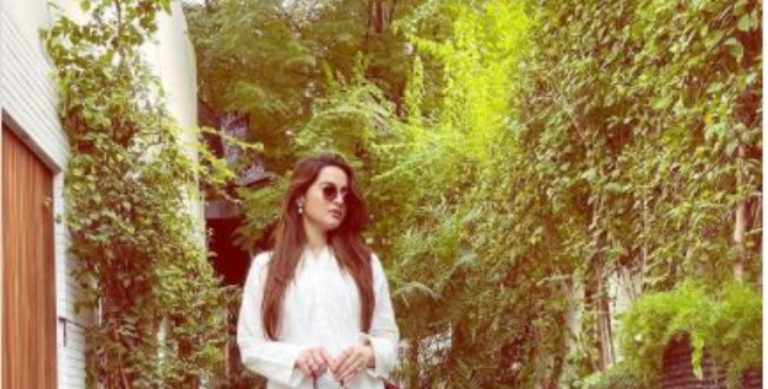 Aiman Khan looks gorgeous in a white dress, See photo