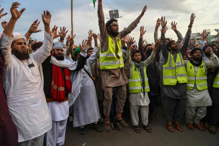 Govt engages with outlawed TLP once again as protesters enter Gujranwala