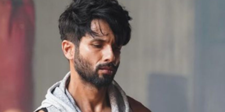 Shahid Kapoor gives a sneak peek about working on Sunday, see photo