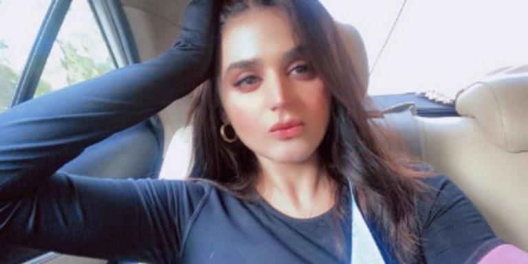 Hira Mani looks splendid in the black gym tracksuit selfie, see photos