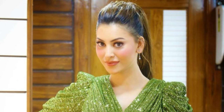 Urvashi Rautela oops moment caught by paparazzi on road