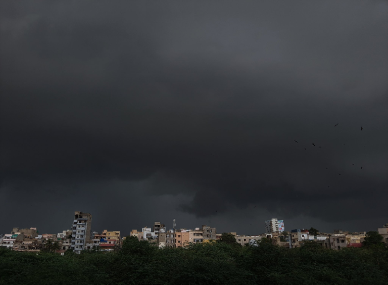 Heavy rain expected in Karachi today