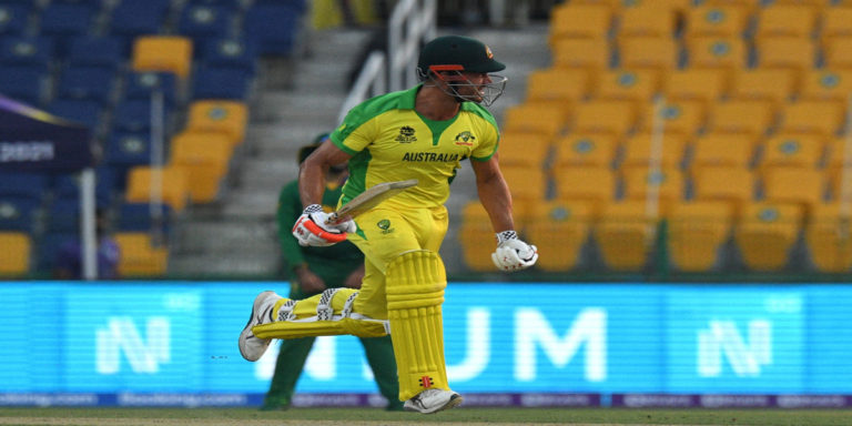 Stoinis, Wade help Australia survive South Africa scare