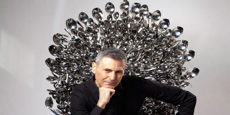 Uri Geller claims that aliens are to blame for the Facebook outage