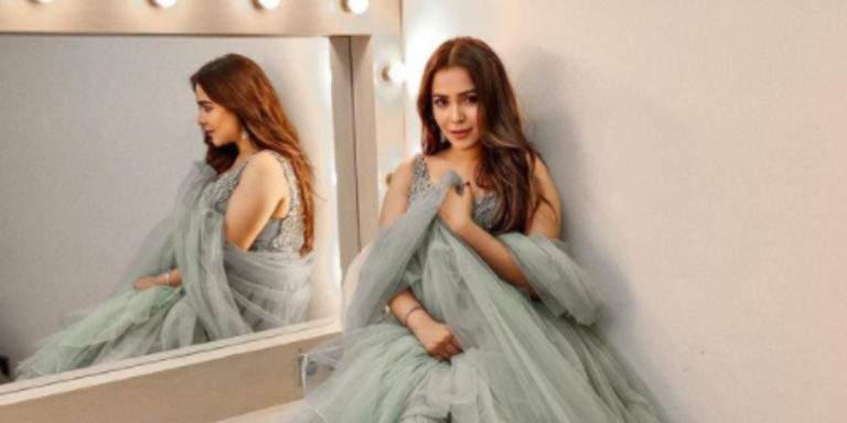 Humaima Malik warns fan pages to remove her overly edited photos!