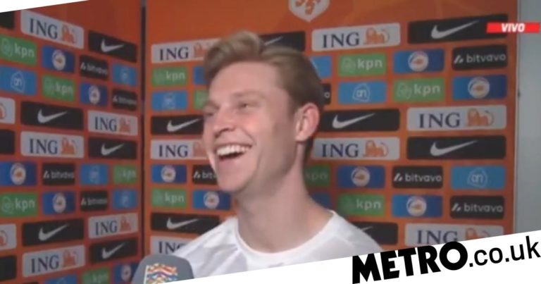 Frenkie De Jong laughs at Man Utd question after Barcelona reject opening bid | Football