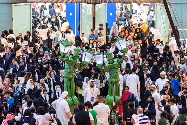 Roaming display of ornate light and colour thrill visitors at 41st SIBF