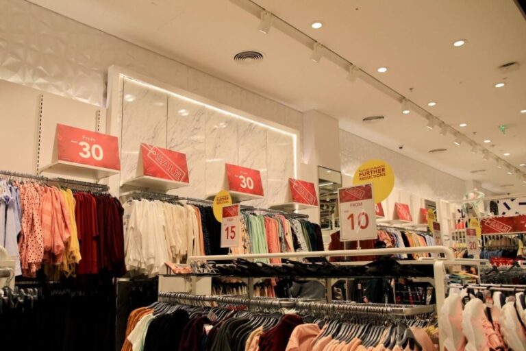 Unveiling the Best Deals for Up to 90% Off, Tips to Outsmart the Holiday Shopping Rush