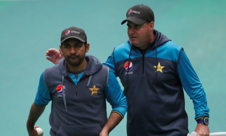 Mickey Arthur Reaches Out to Sarfaraz Ahmed Ahead of World Cup, Confirms Pakistan Team Director – Latest Breaking News