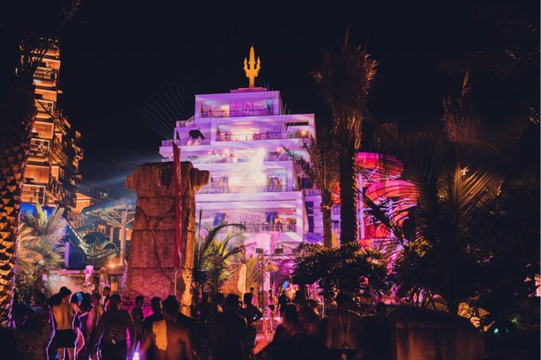 The legendary Aquaventure After Dark Party returns to Dubai